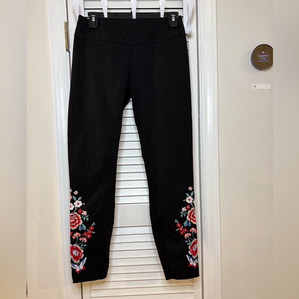 7th Avenue Black Ankle Pants with Embroidery Design